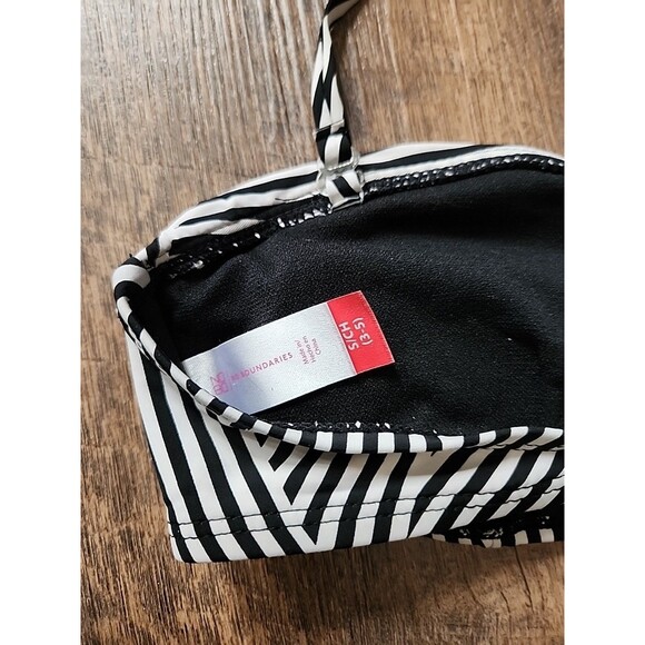 No Boundaries S Striped Flowy Bikini Top - Picture 4 of 4